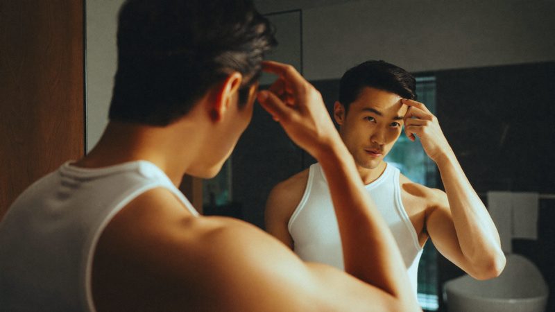 Hair thinning in men: the signs that appearlong before the photographs do