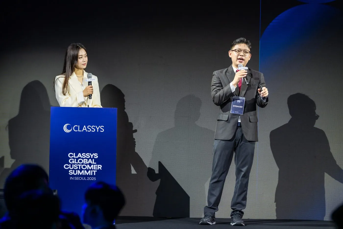 Dr Sin Yong receiving International KOL Award at the CLASSYS Global Customer Summit in Seoul 2025
